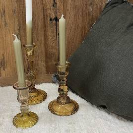 Nos jolis chandeliers vintages sont disponibles sous plusieurs formes et couleurs ! 🕯️🤍

Venez les découvrir en magasin ou sur notre site internet !